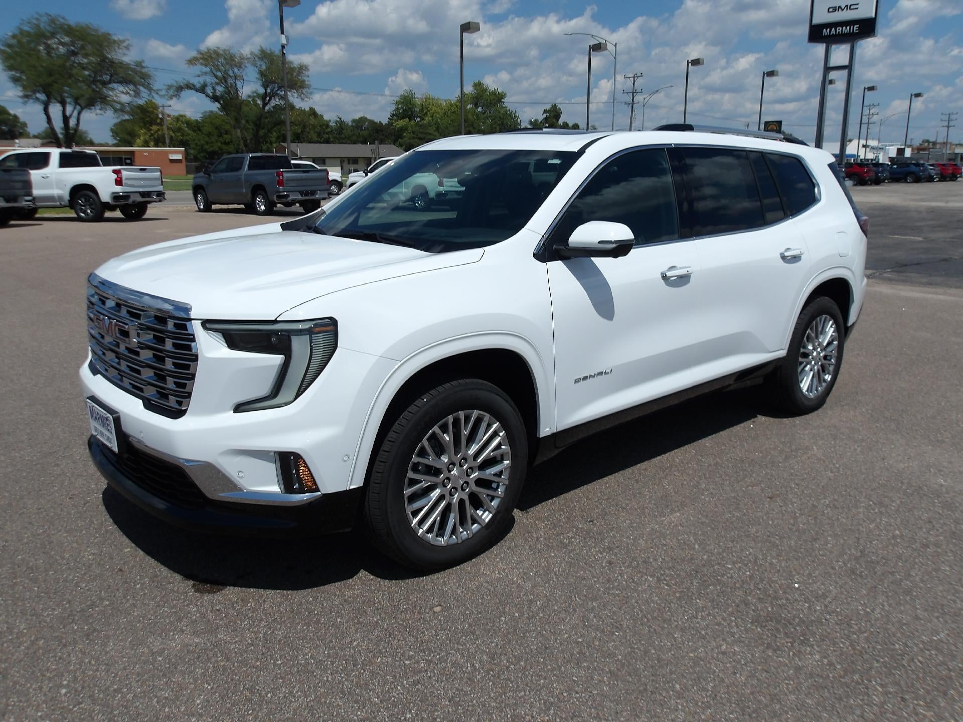 2026 GMC Acadia FWD Denali