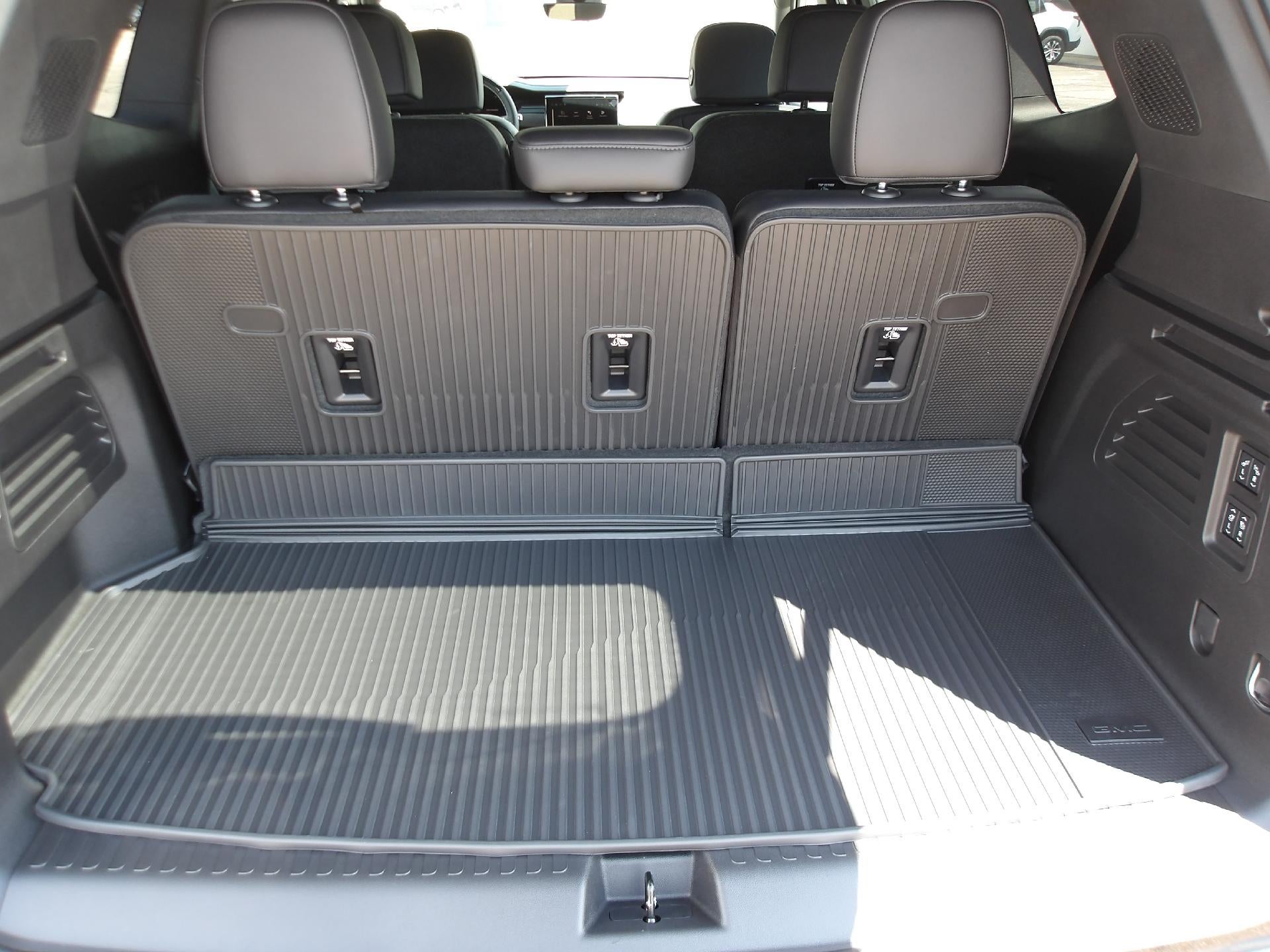 2026 GMC Acadia FWD Denali