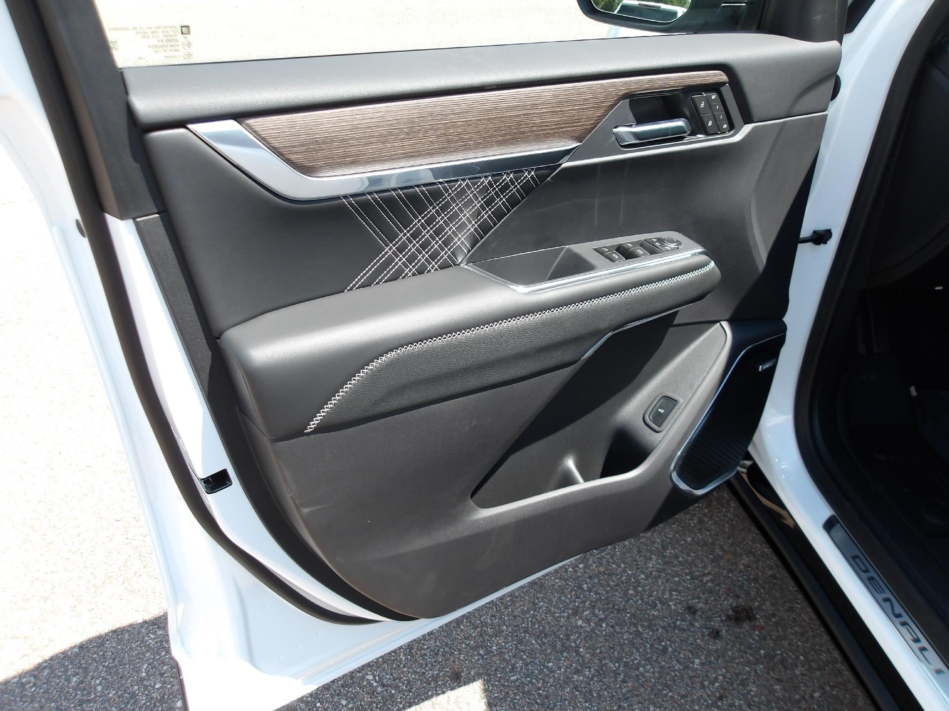 2026 GMC Acadia FWD Denali